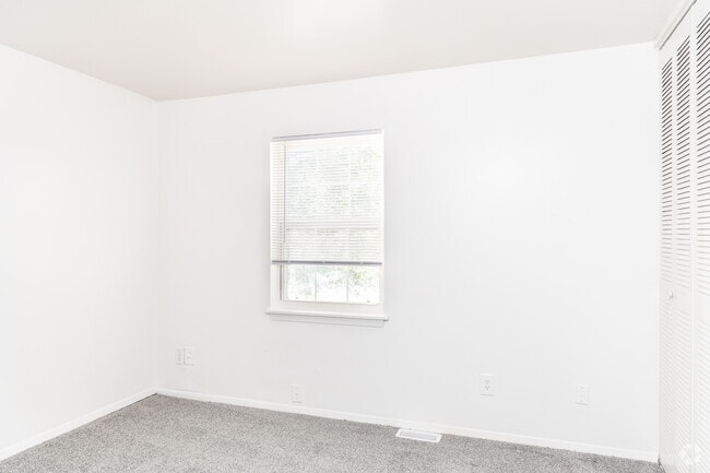 2BR, 1BA - 560SF - Bedroom - Southgate Manor Apartments