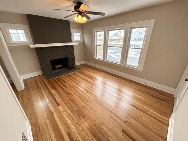 Building Photo - 214 Woodbine Ave