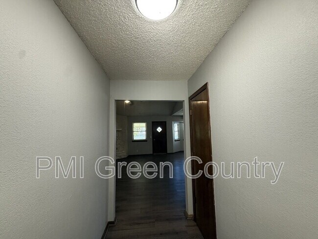 Photo - 4708 S Maple Ave