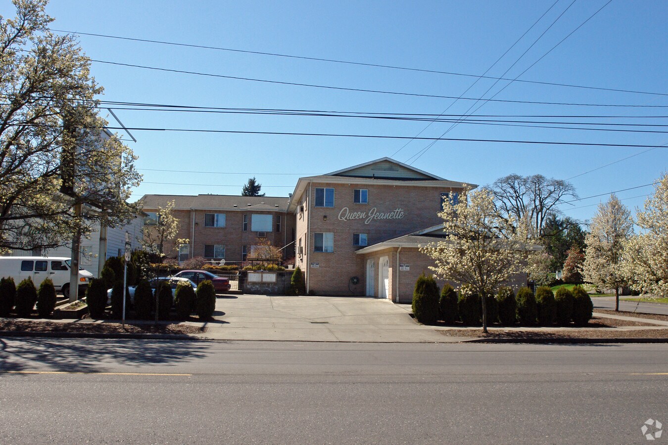 Queen Jeanette Apartments - Queen Jeanette Apartments
