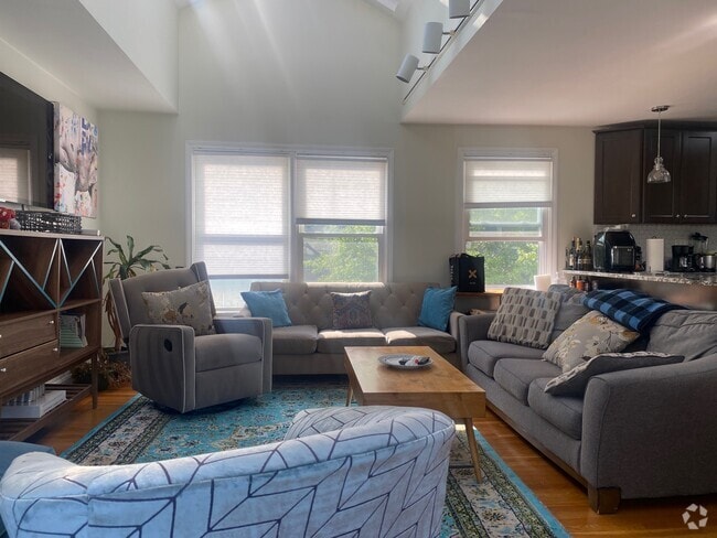 Building Photo - 72 6th St Unit 2 Rental