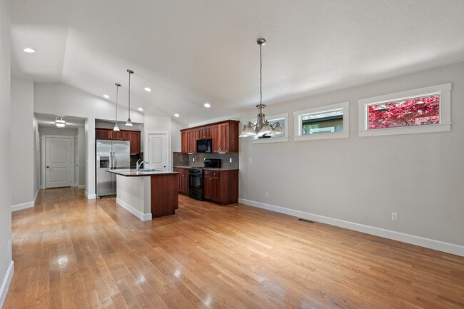 Photo - 409 W Peck St