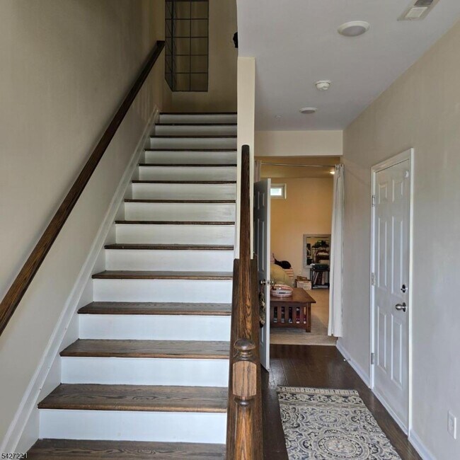 Photo - 76 Albert Ct