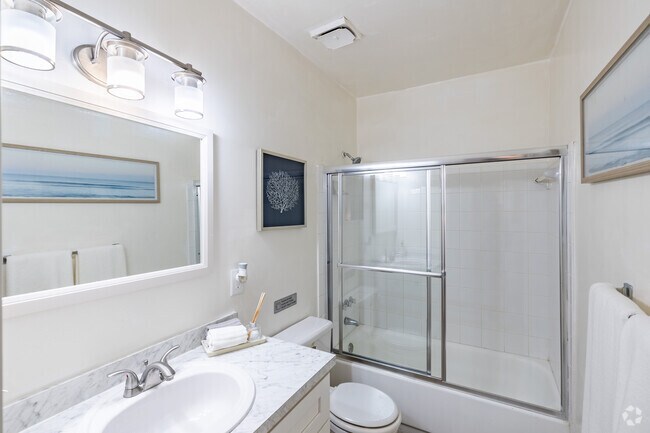 1BR, 1.5BA - 800SF - Bathroom