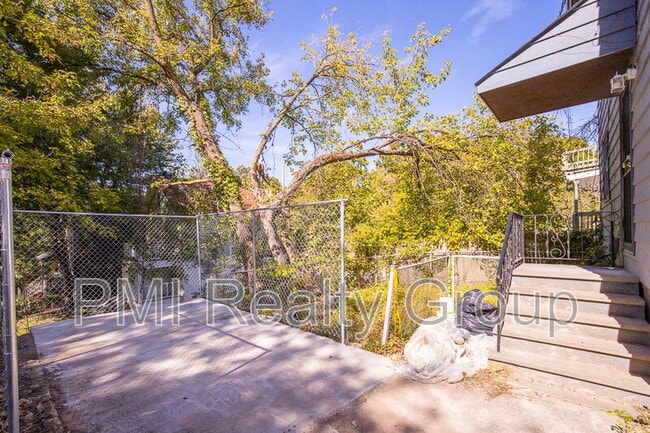 Photo - 476 E 108th St