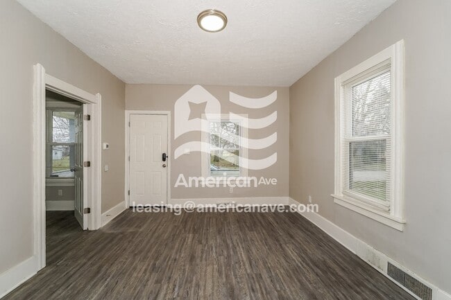 Photo - 912 E 34th St