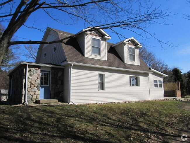 Building Photo - Beautiful Farmhouse in Vicksburg