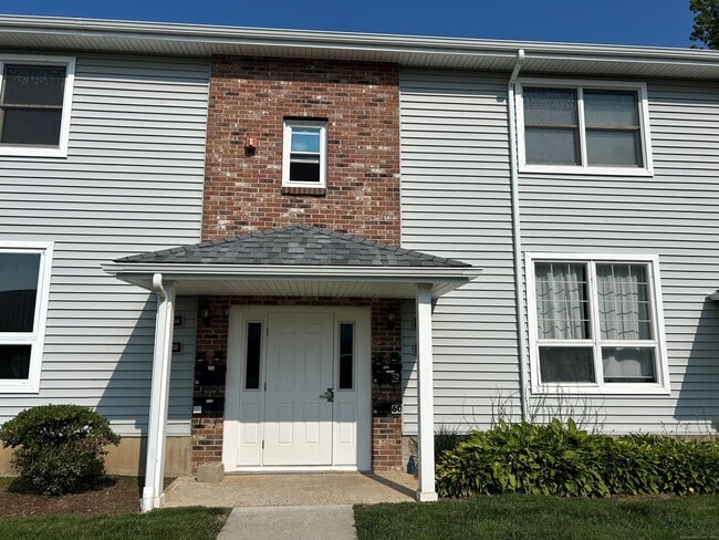 Building Photo - 60 Carriage Path S Unit 60