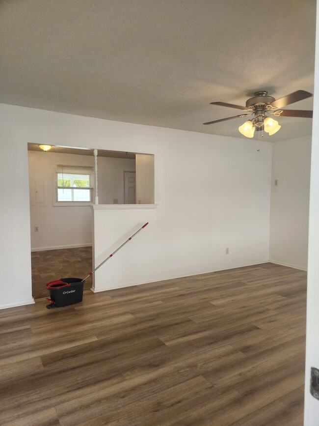 Photo - 1619 Townsley Rd