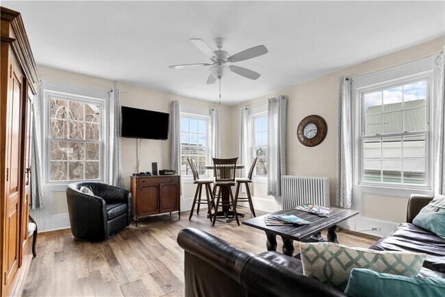 8 Franklin St Unit 3
