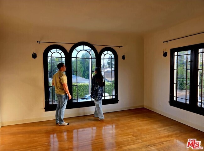 Building Photo - 1901 N Commonwealth Ave Unit 3 Rental