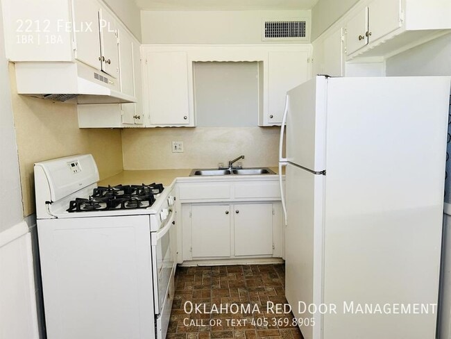 Photo - 2212 Felix Pl