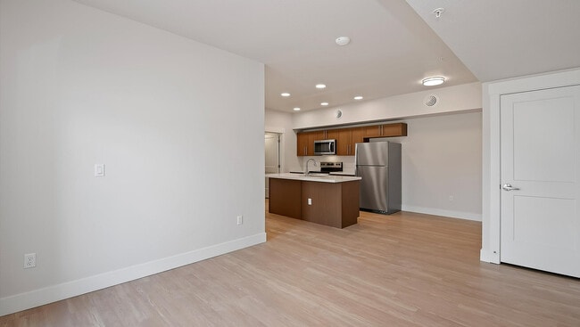 01-3919 Thatcher Ln 2002-104_001 - The Hawthorne