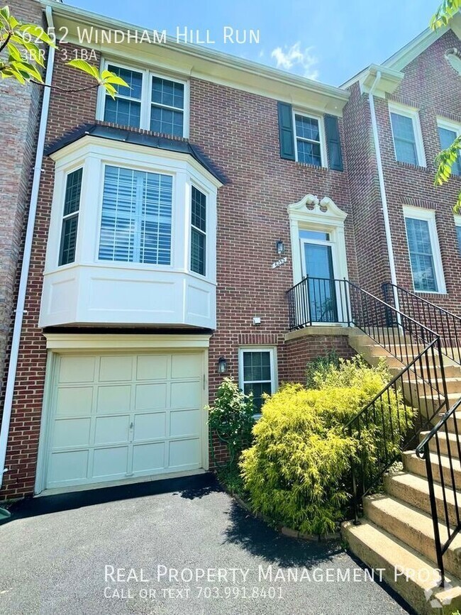 Building Photo - MASSIVE KINGSTOWNE TOWNHOME- BACKS TO TREE...