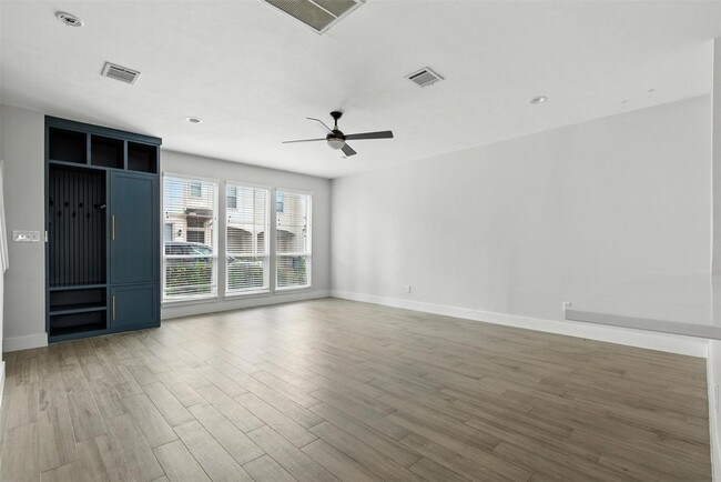 Photo - 2020 Bailey St