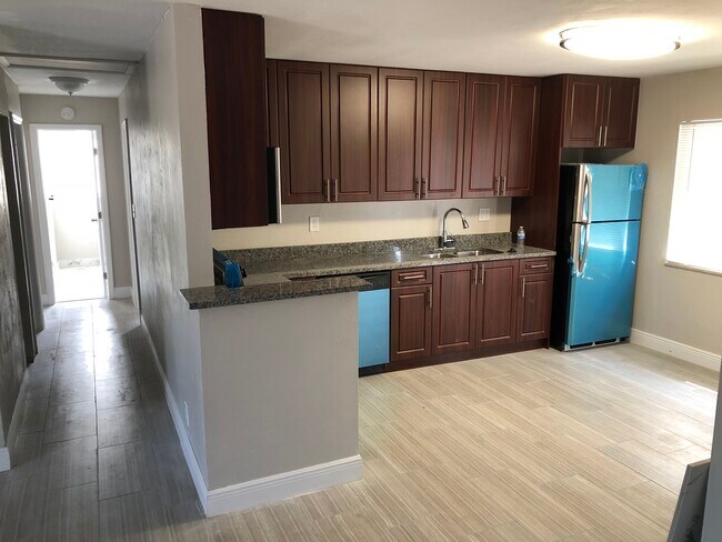 Photo - 208 Coventry St