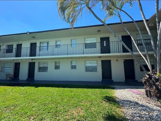 Building Photo - 3901 SW 112th Ave Unit 24