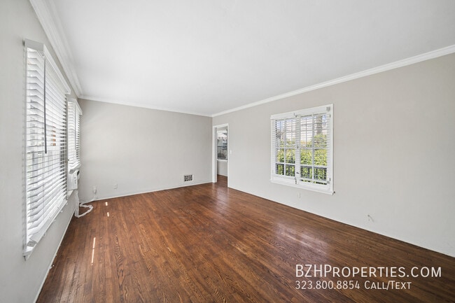 Building Photo - 1402 1/2 N Mansfield Ave-1402 1/2 Unit 1402 1/2