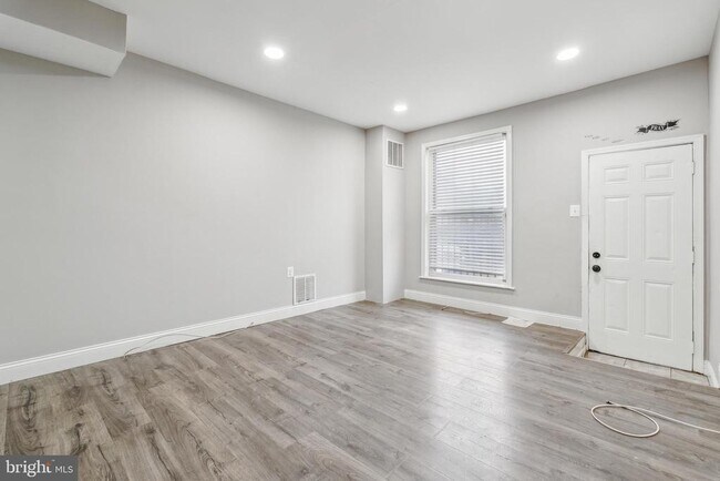 Photo - 450 Furrow St