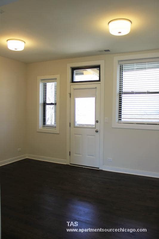 Photo - 1606 W Belle Plaine Ave Unit 1