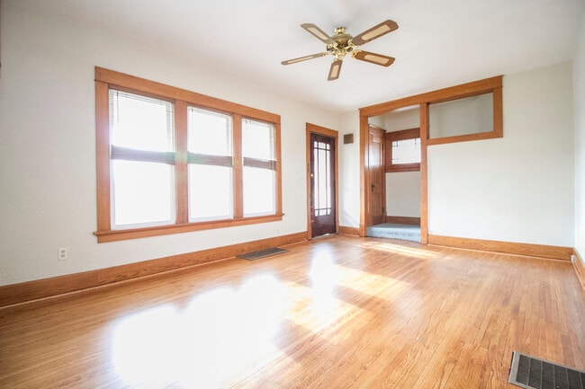 Photo - 902 Dryden Dr