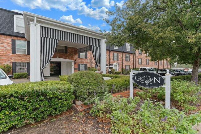 Building Photo - 8401 N New Braunfels Ave Unit #240