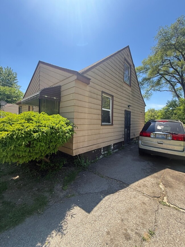 Photo - 2625 Seneca St