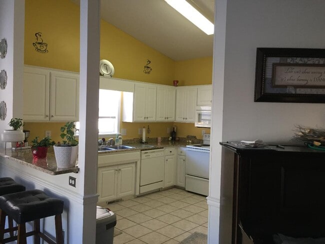 Building Photo - 229 Lakemere Dr