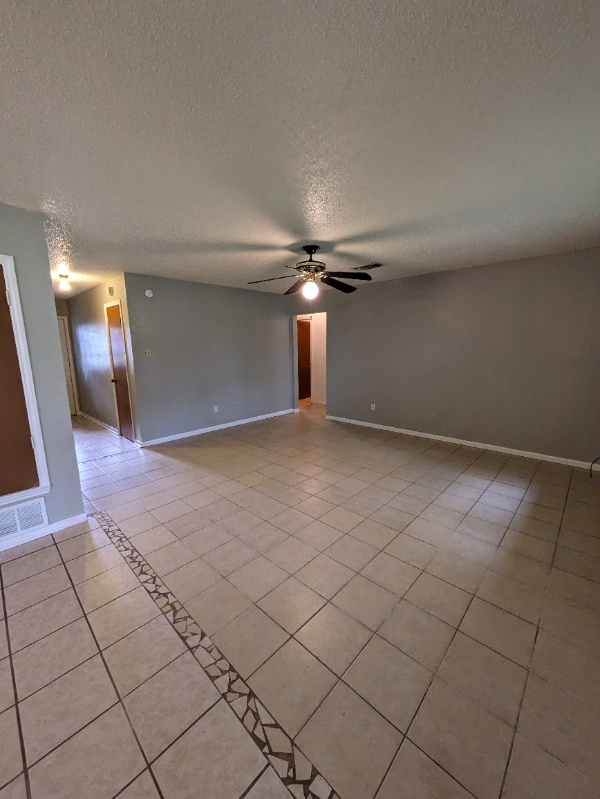 Photo - 933 Edwards St