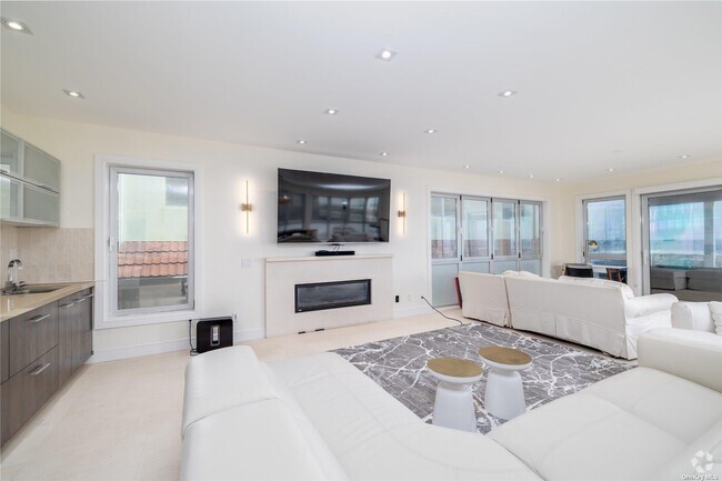 Building Photo - 470 Oceanfront Rental