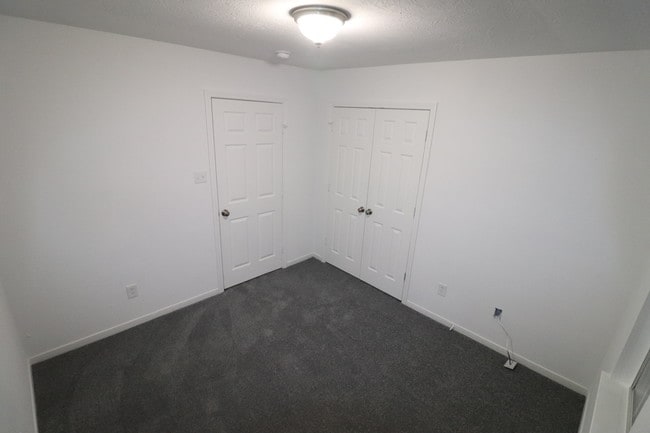 Photo - 6950 Paris St