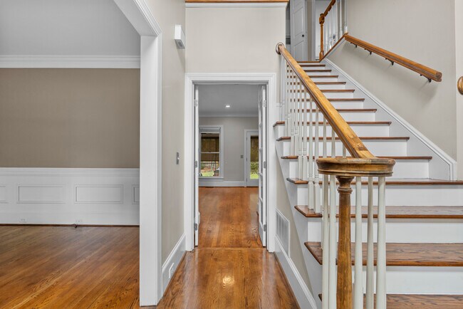 Photo - 101 Hollingwood Dr