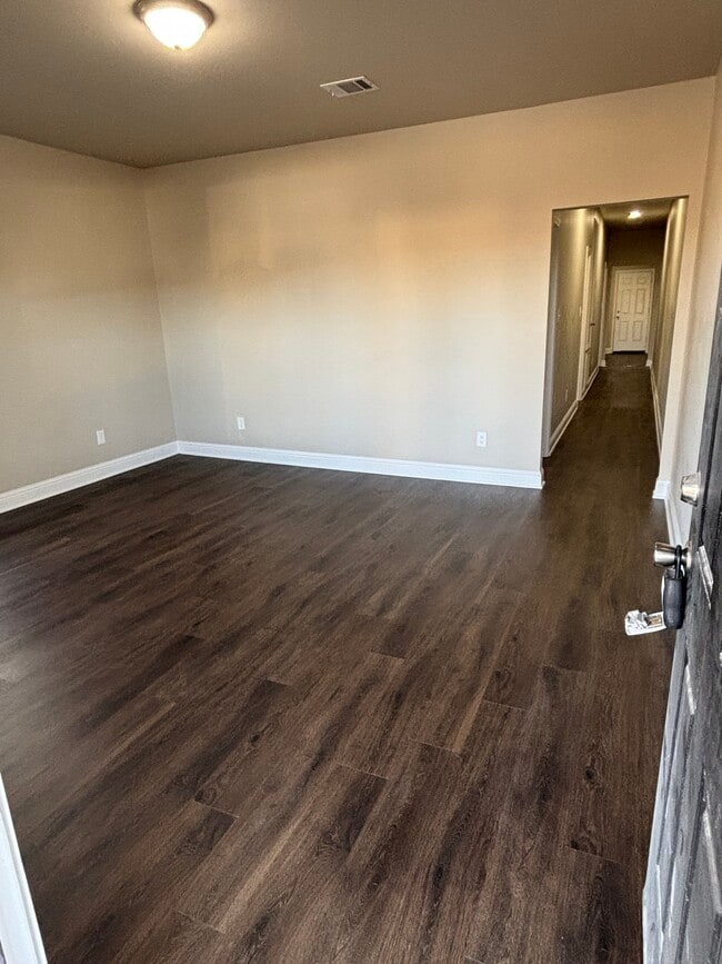 Photo - 307 Lister St