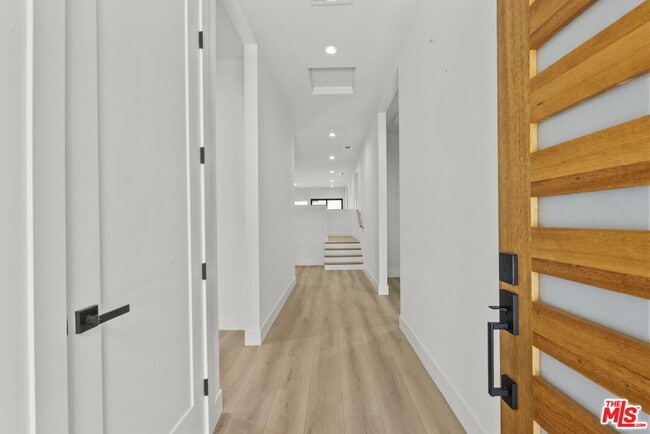 Photo - 521 N Martel Ave