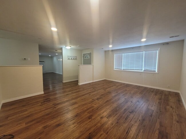 Building Photo - Charming 3 bedroom 2 bath. Rental