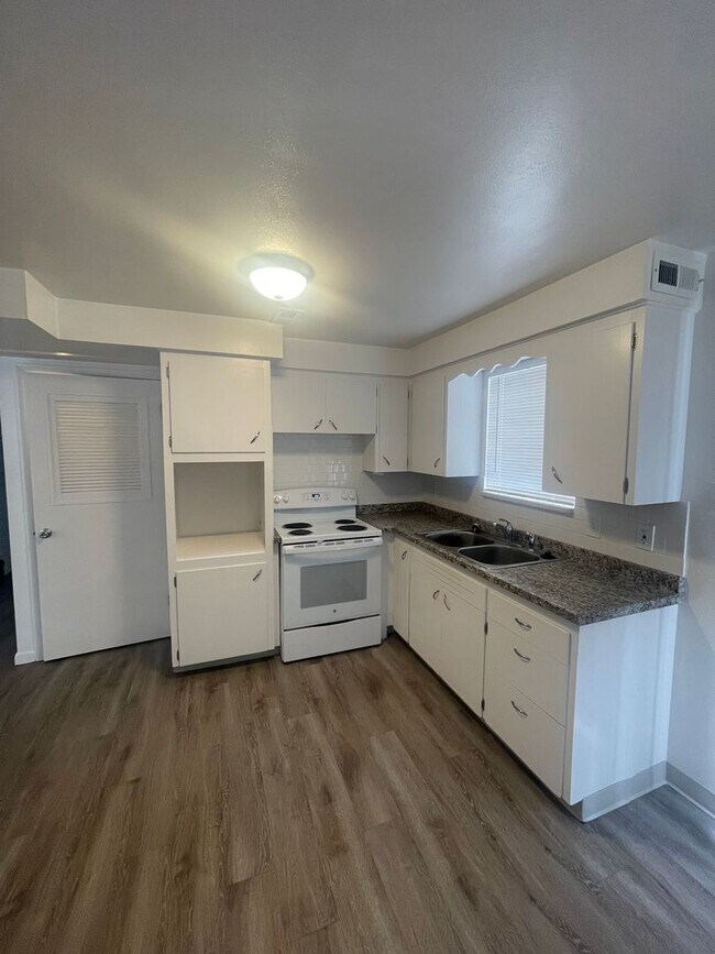 Photo - 1113 W Arroyo Ave Unit 1