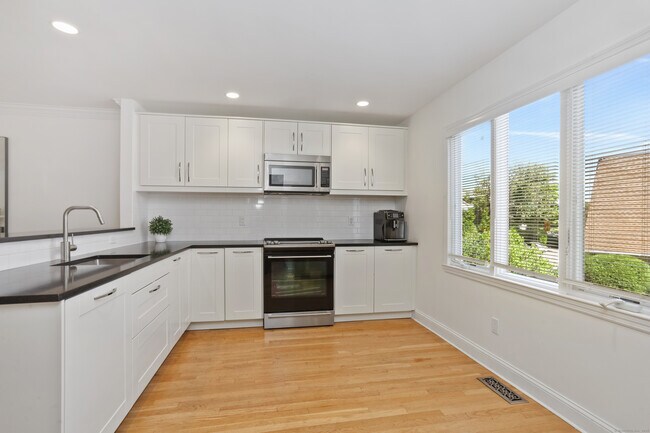 Photo - 61 Seaview Ave Unit Apt 70