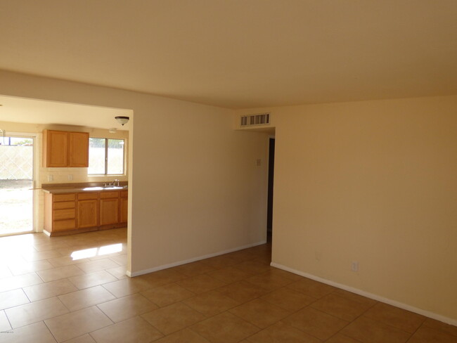 Photo - 7540 E Poplar St