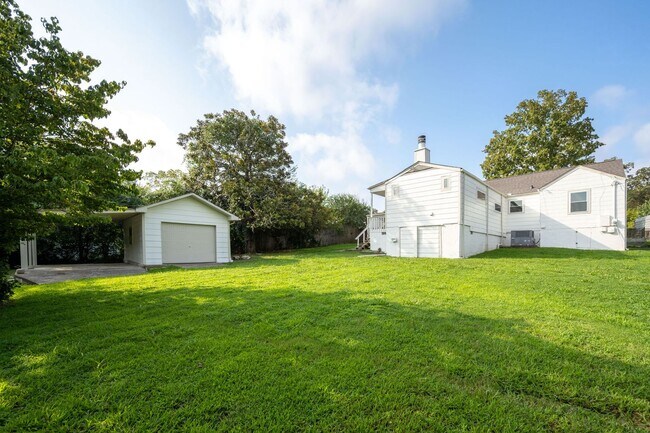 Photo - Huge 3 Bed/2 Bath Home