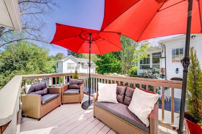 Photo - 27 Northwood Ave NE