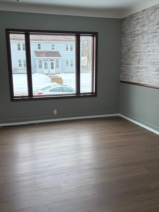 Photo - 629 8th Ave N