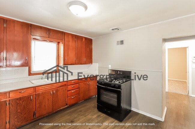 Photo - 2920 Longwood Ave