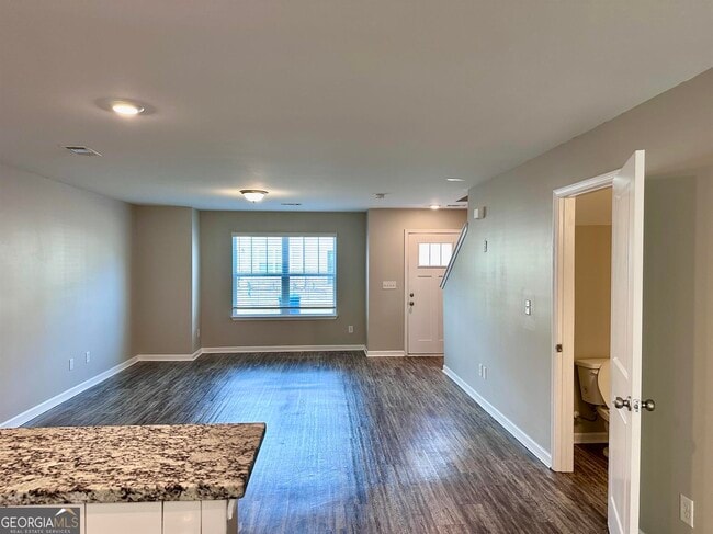 Photo - 306 Ashigan St