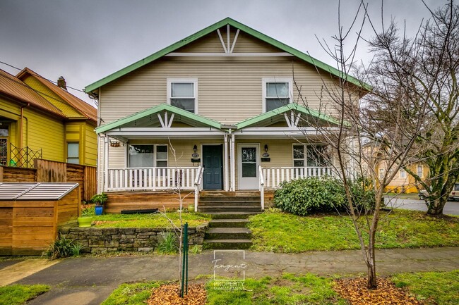 Charming 3-Bedroom, 2-Bath Duplex in the H... - Charming 3-Bedroom, 2-Bath Duplex in the H... Townhome