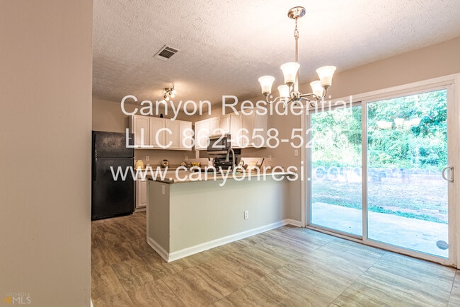 Photo - 220 Splitwood Ln