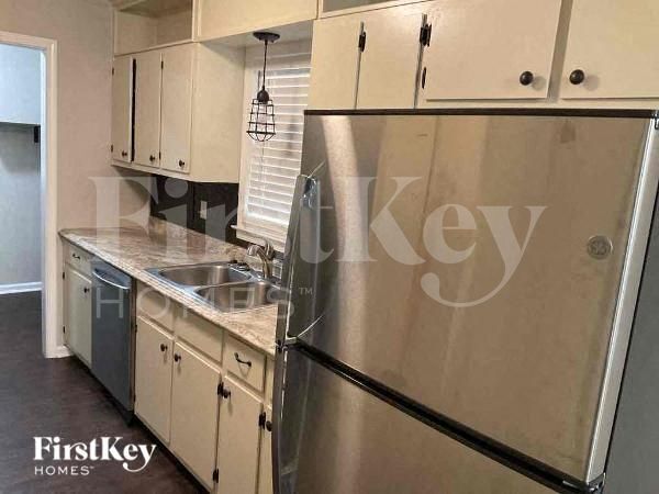 Photo - 581 Carlouetta Rd