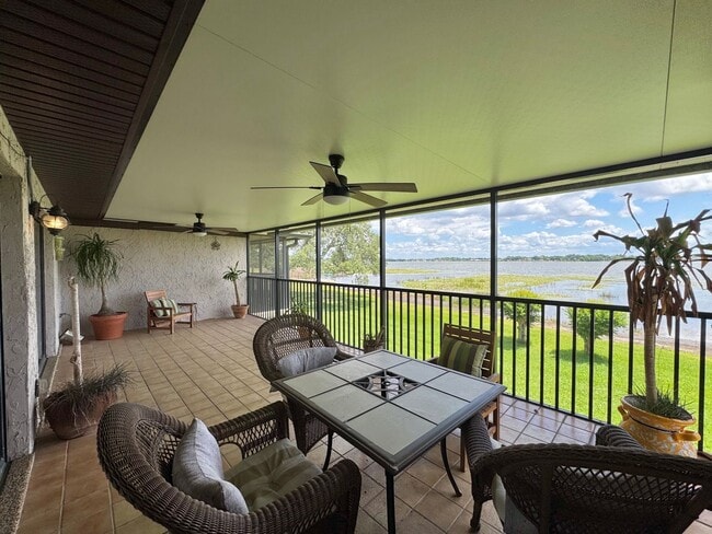 Building Photo - Lake Hartridge Condo - Two Levels with Water Views