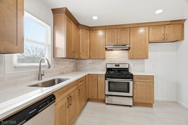 Photo - 114 Grove St