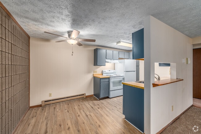 1BR, 1BA - 650SF -