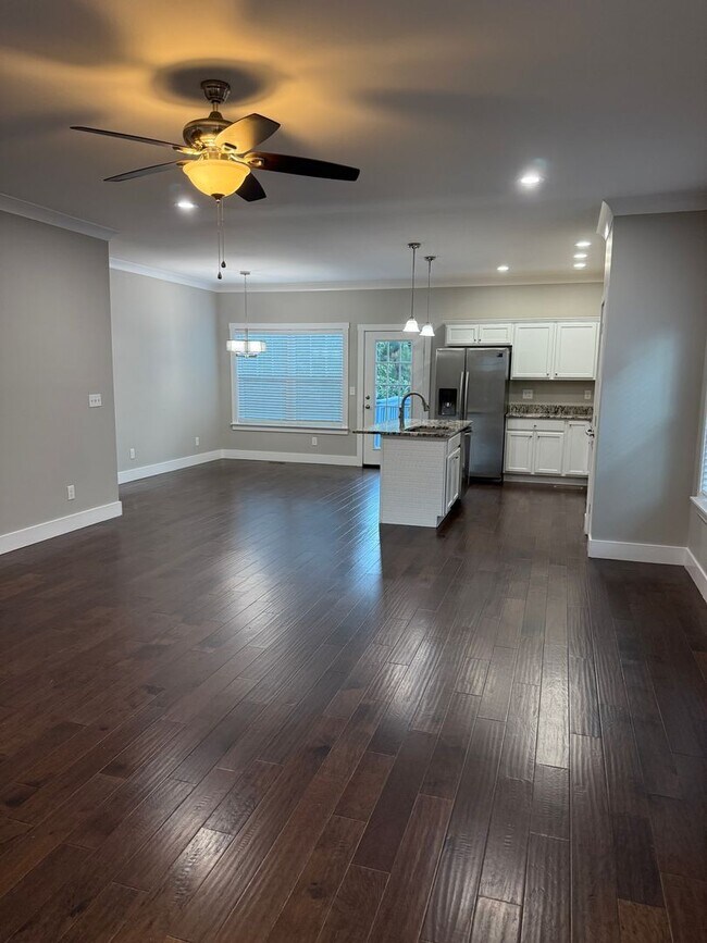 Photo - Spacious & Convenient!